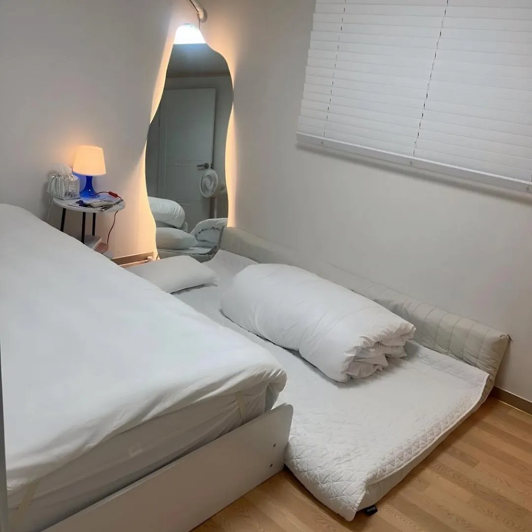Апартаменты Hongdae Station 5Min Full Option Сеул 0*,